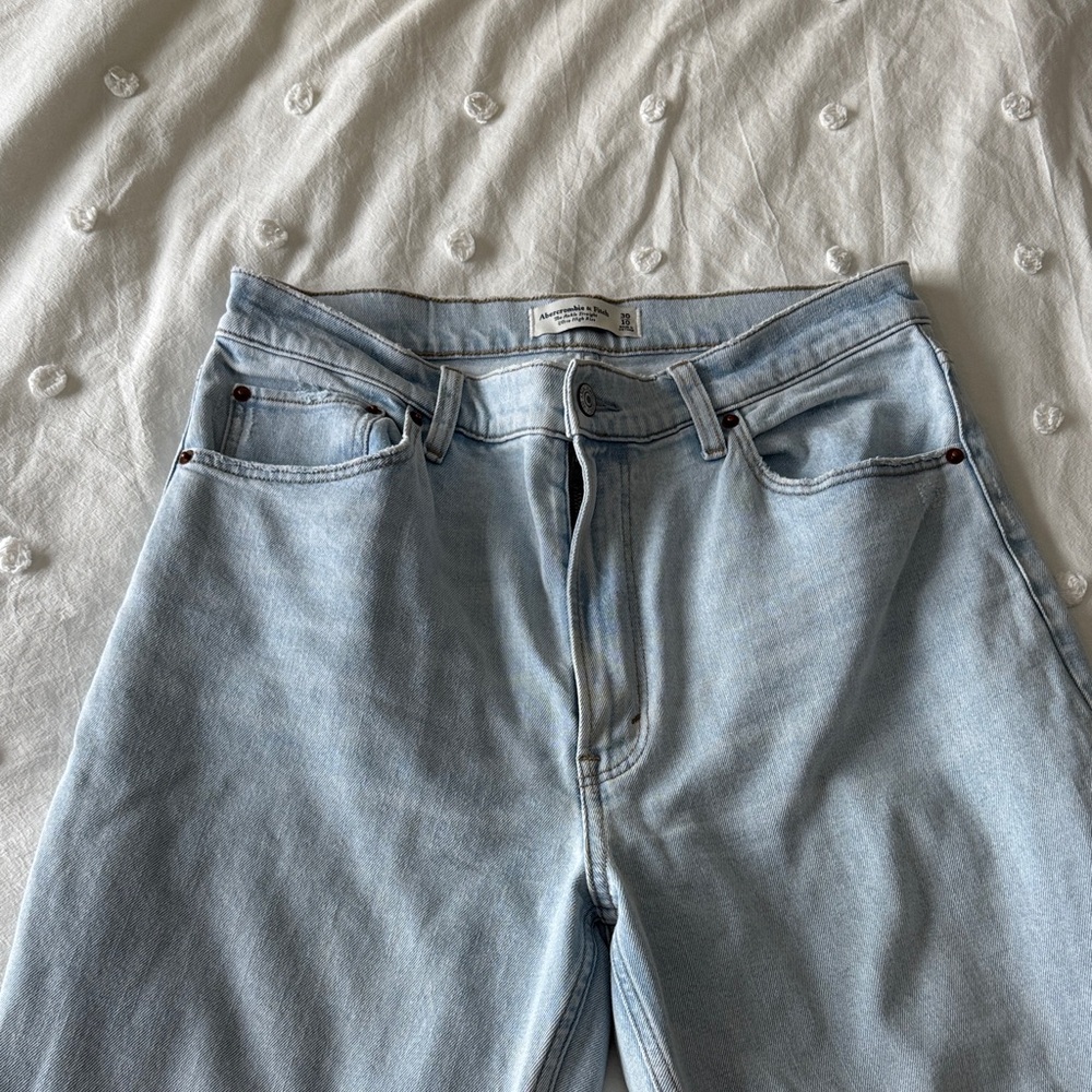 Abercrombie & Fitch Light Wash The Ankle Straight High Rise Jean